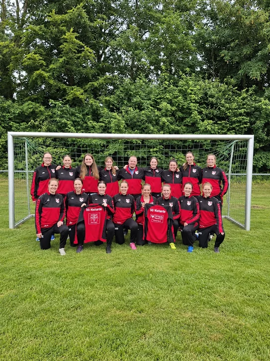 Frauenmannschaft der SG Nieharde auf dem Spielfeld